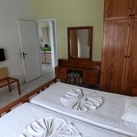 Island Budget Apartments Paphos Buitenkant foto