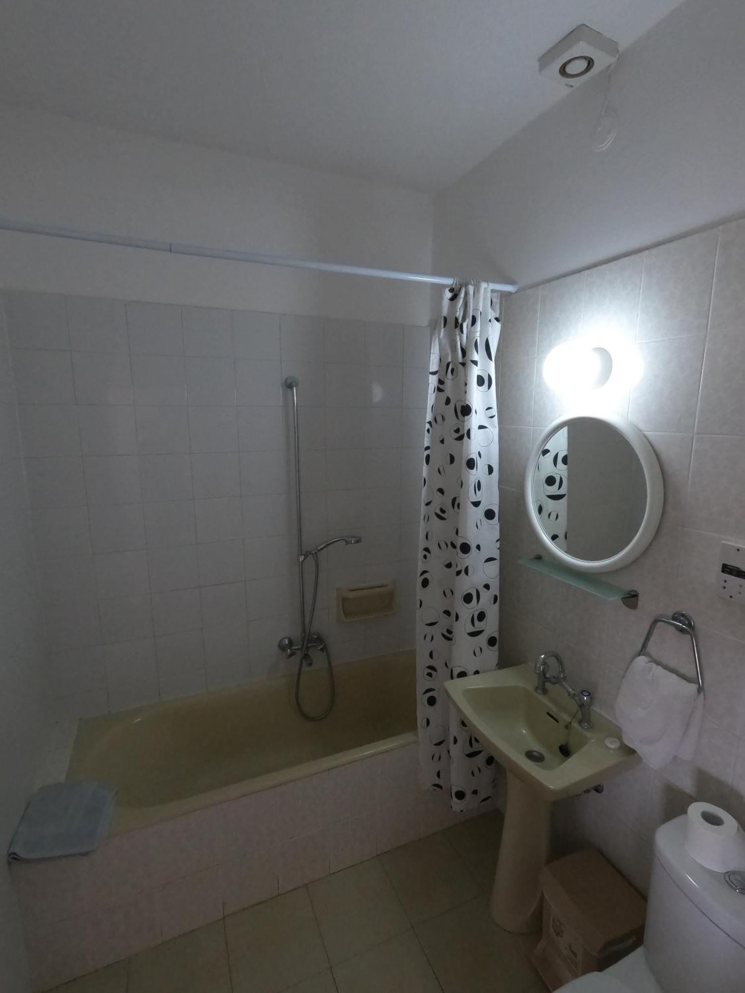 Island Budget Apartments Paphos Buitenkant foto