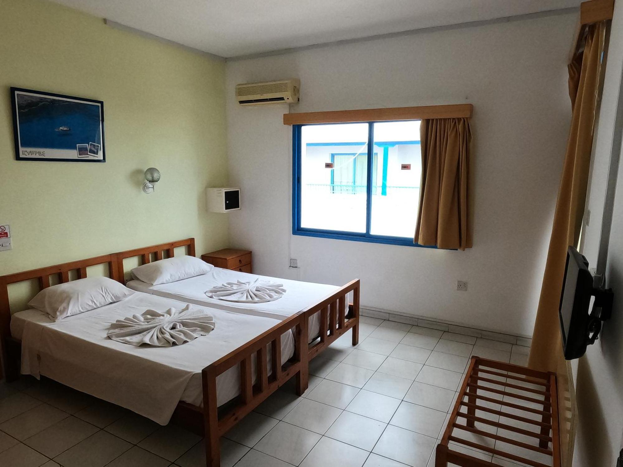 Island Budget Apartments Paphos Buitenkant foto