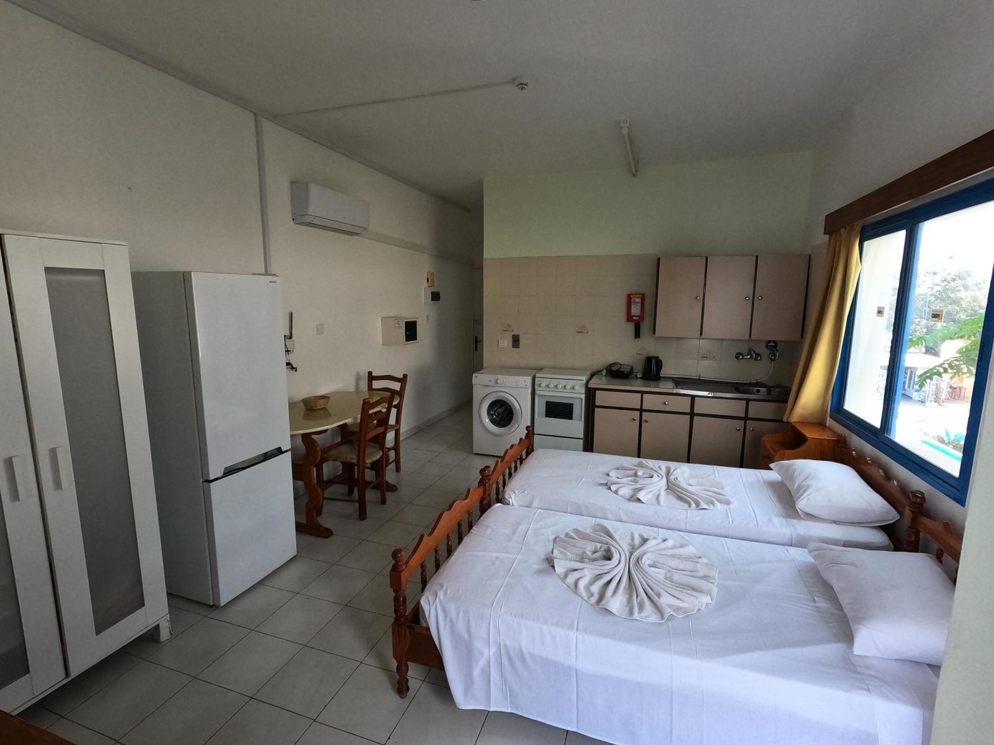 Island Budget Apartments Paphos Buitenkant foto
