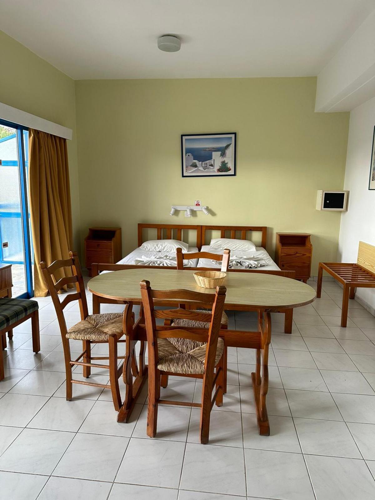 Island Budget Apartments Paphos Buitenkant foto